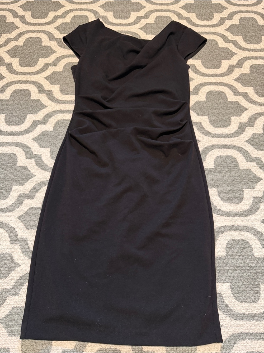 White House Black Market Women’s 4 black lined ruched pencil midi dress